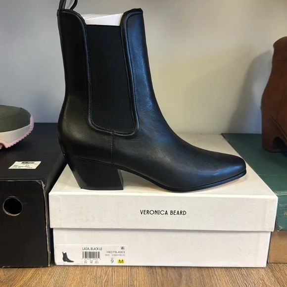 New in box Veronica Beard LADA boots - Picture 2 of 4